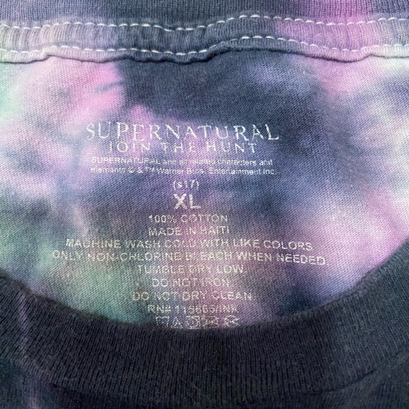 Supernatural t-shirt, super cropped - Picture 2 of 2